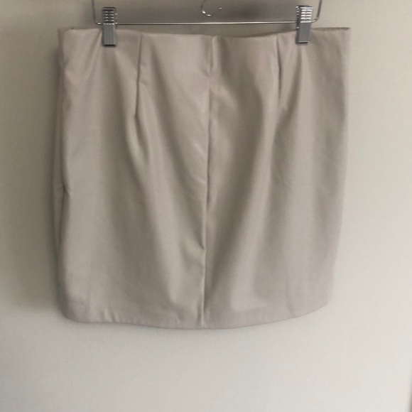 ******SOLD******NWT Dynamite Faux Leather Skirt - Picture 3 of 5